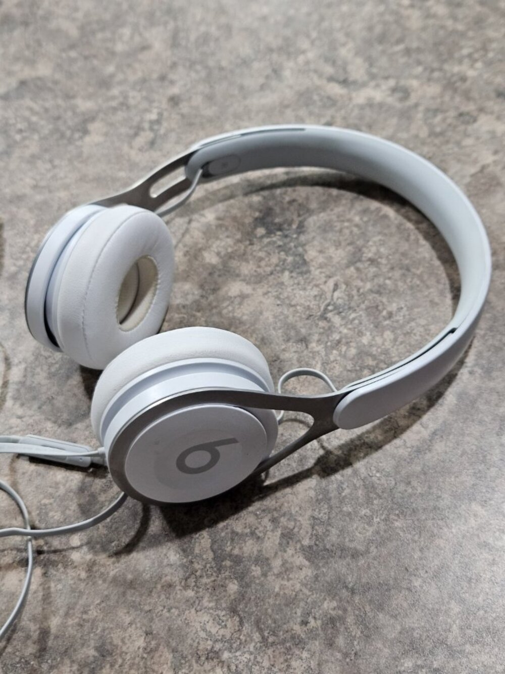 Beats EP White Wired On-Ear 3.5mm Headphones